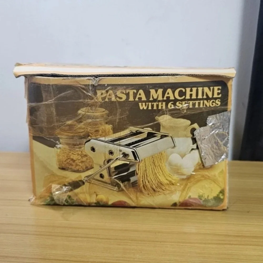 Pasta in Casa Homemade Noodle Making Machine Model 15-4150 Italy Chrome Ampia